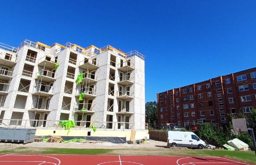 pilnas sporto aikstes irengimas